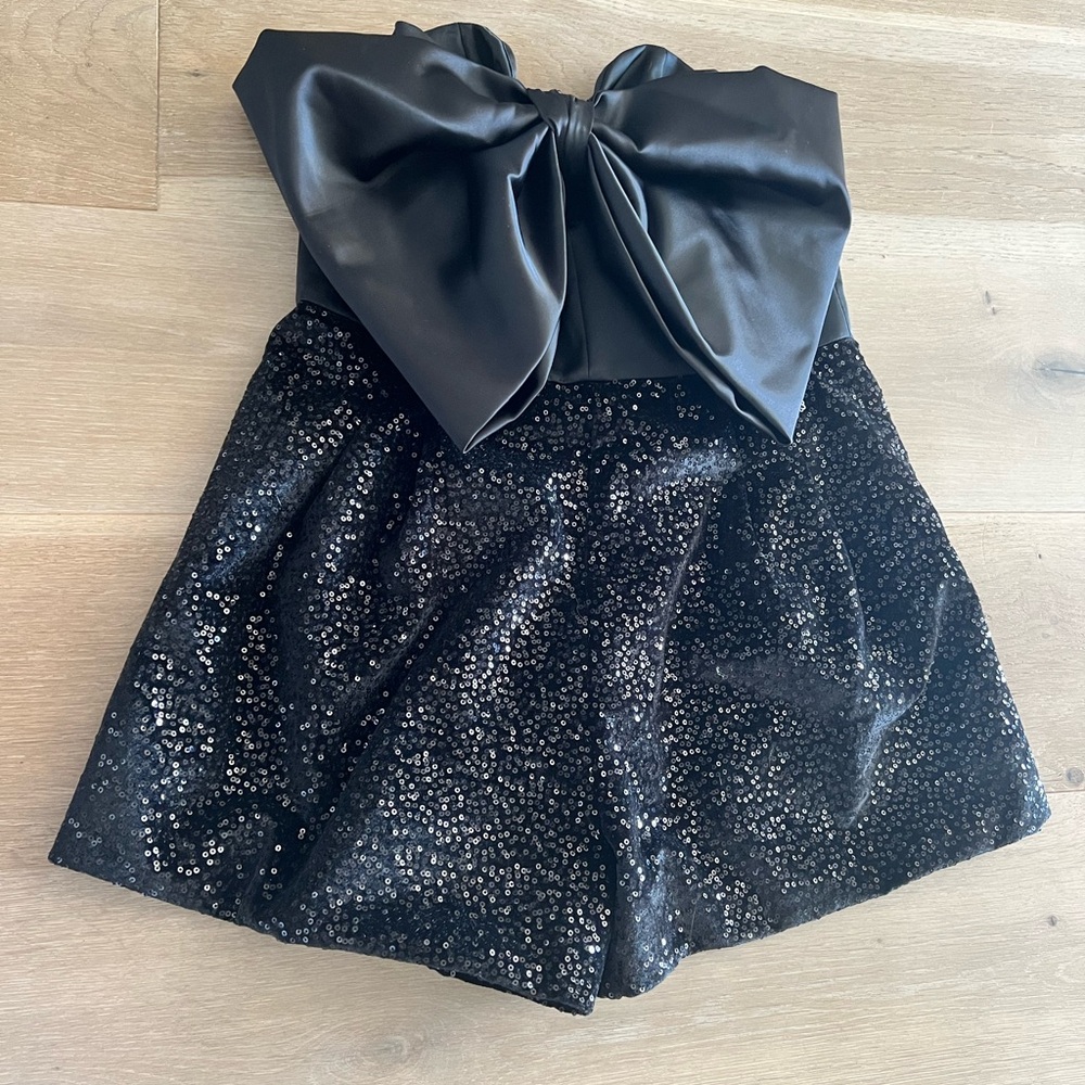 Black Zara romper with sequins and bow. Size women’s large, never worn